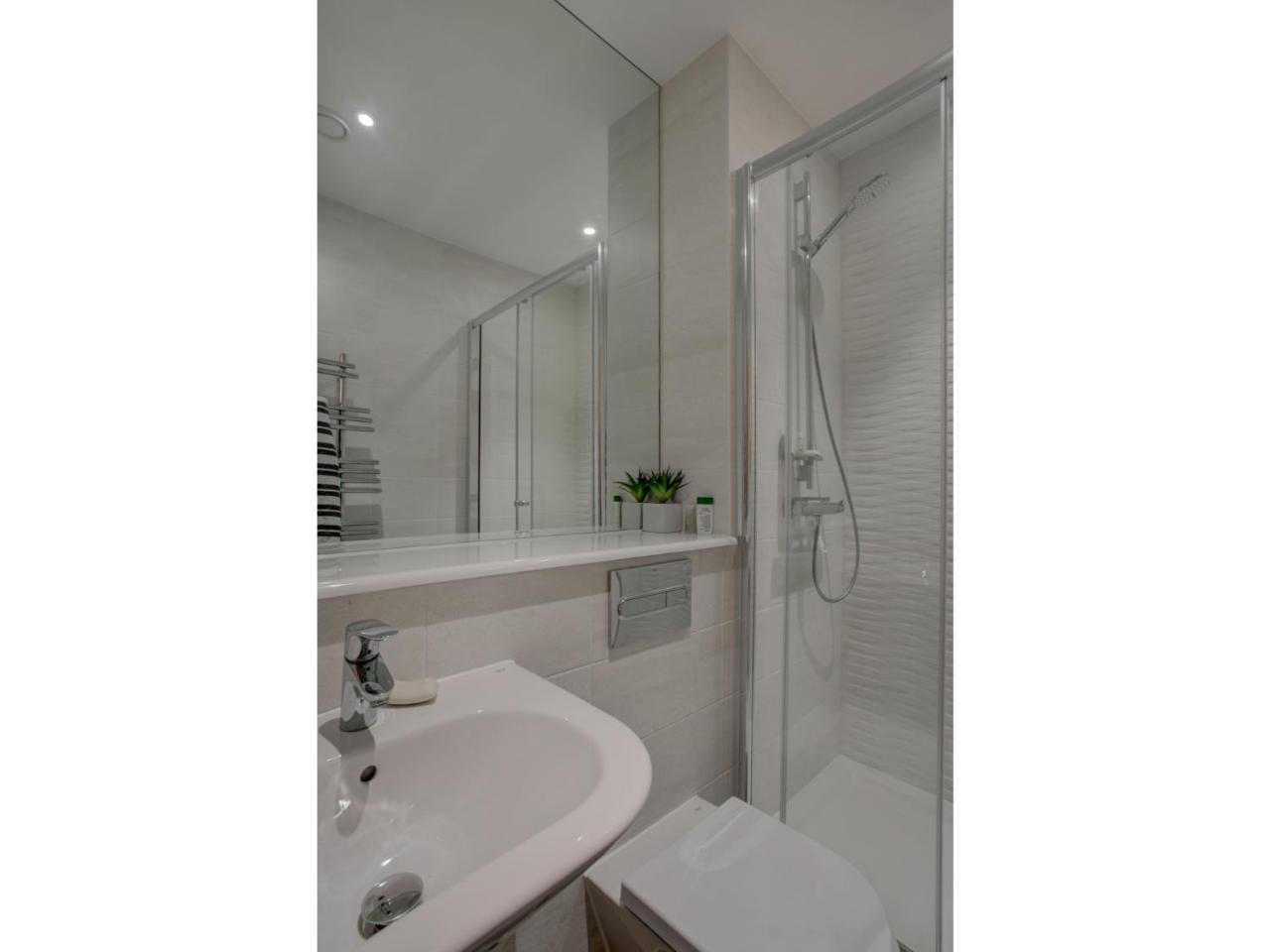 Stylish And Charming Apt For Up To 4, Manchester Apartment Ngoại thất bức ảnh